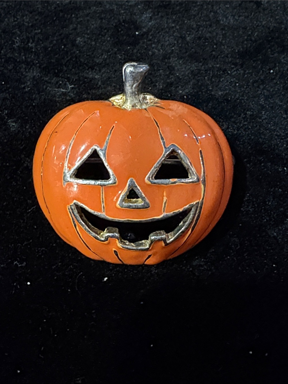Orange Jack-O'-Lantern Halloween Brooch – Festive Pumpkin Pin